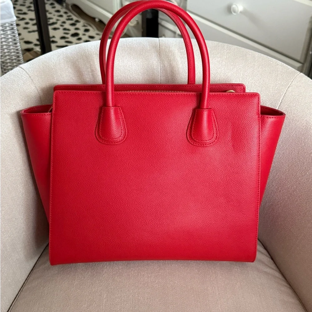 Elegant Red Leather Tote Bag - Picture 3 of 8